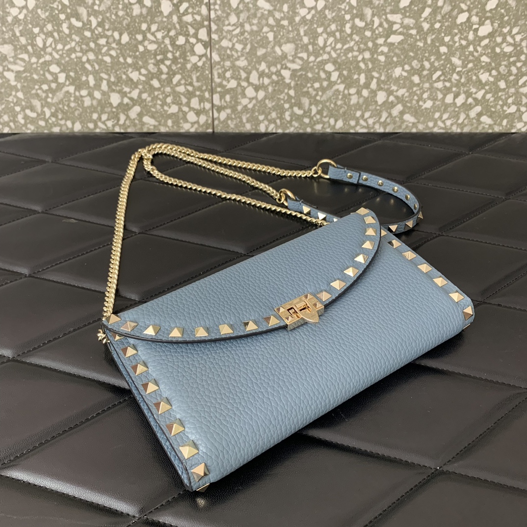 Valentino Garavani Rockstud Small Shoulder Bag in Niagara Grainy Calfskin